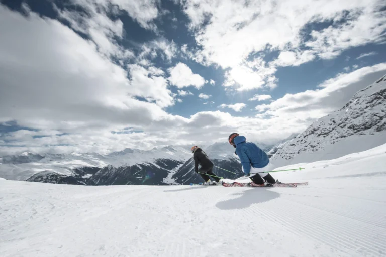 Two skiers on the freshly groomed slope above Davos