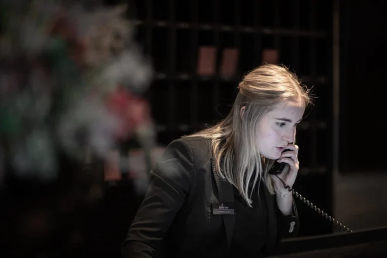 Employee on the phone at the Hotel Grischa reception