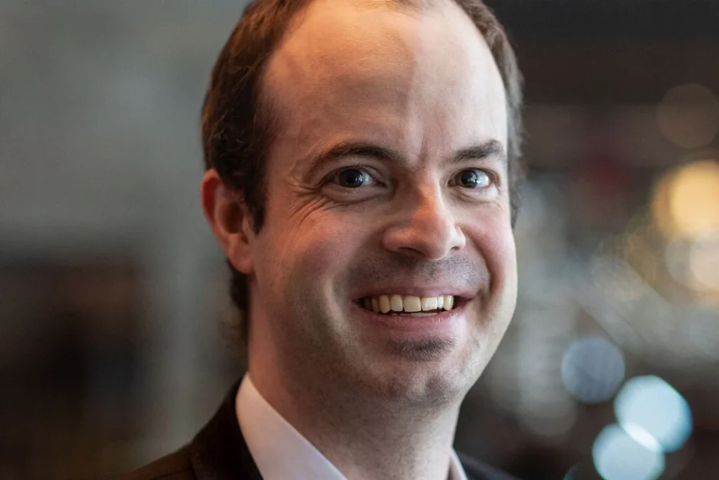 Porträt von Simon